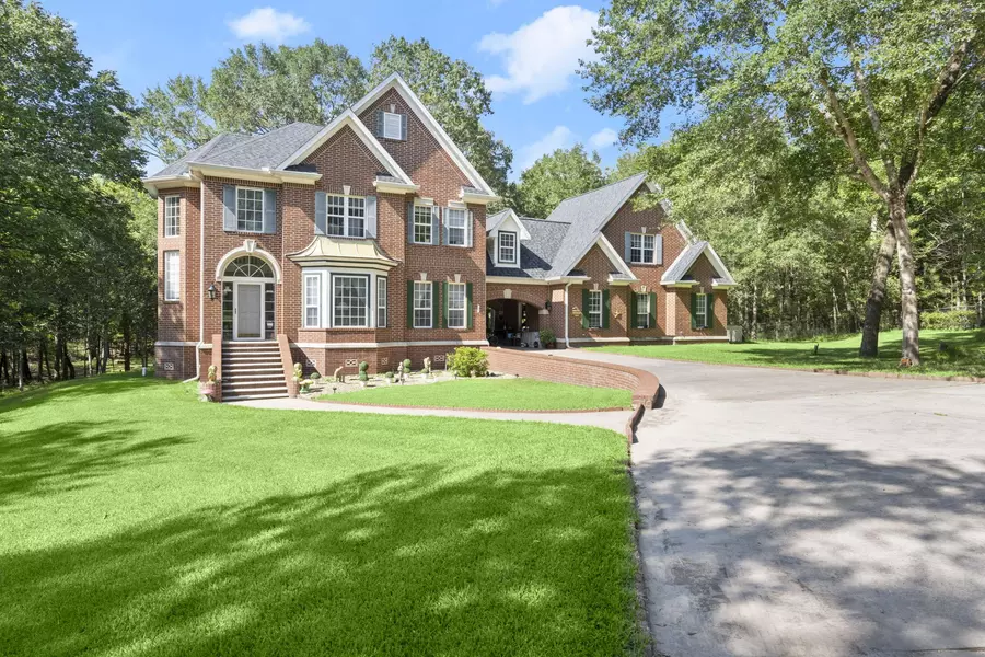 137 Magnolia Bend DR, Livingston, TX 77351