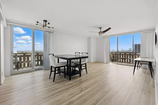 2016 Main ST #1502, Houston, TX 77002