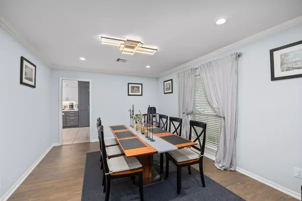 Houston, TX 77079,827 Thicket LN