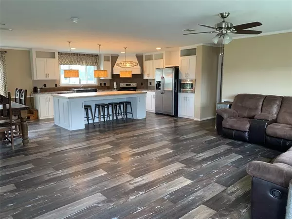 El Campo, TX 77437,581 Agnes ST