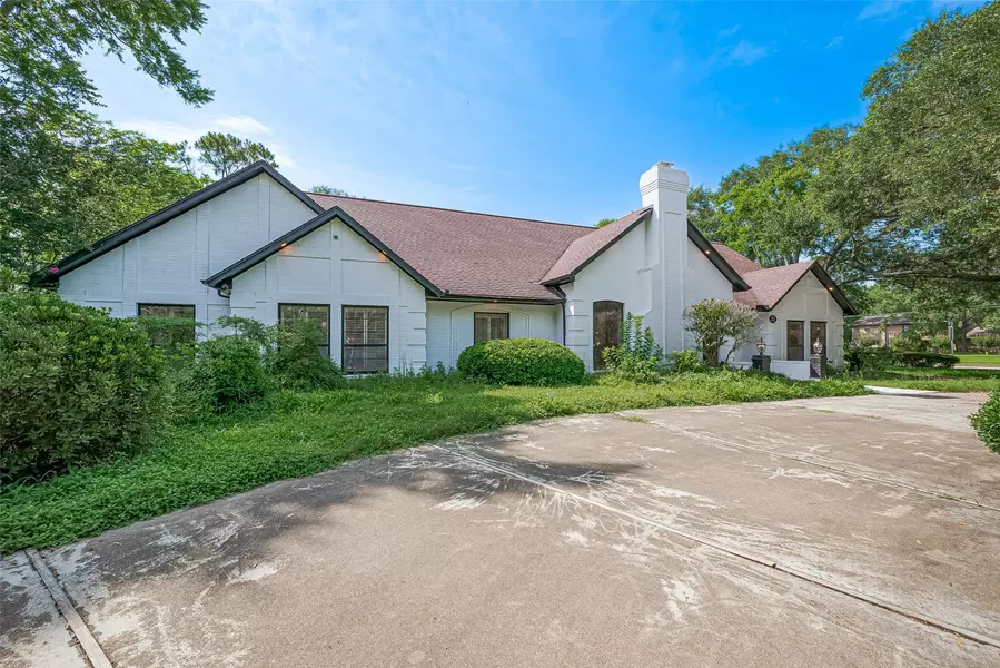 702 Pine Hollow DR, Friendswood, TX 77546