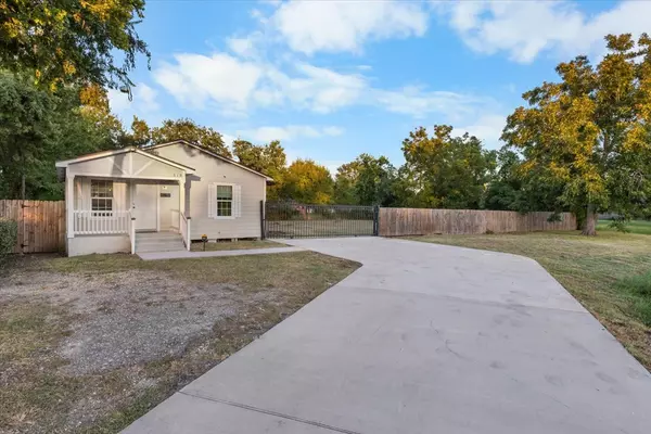 La Porte, TX 77571,319 S Ohio ST