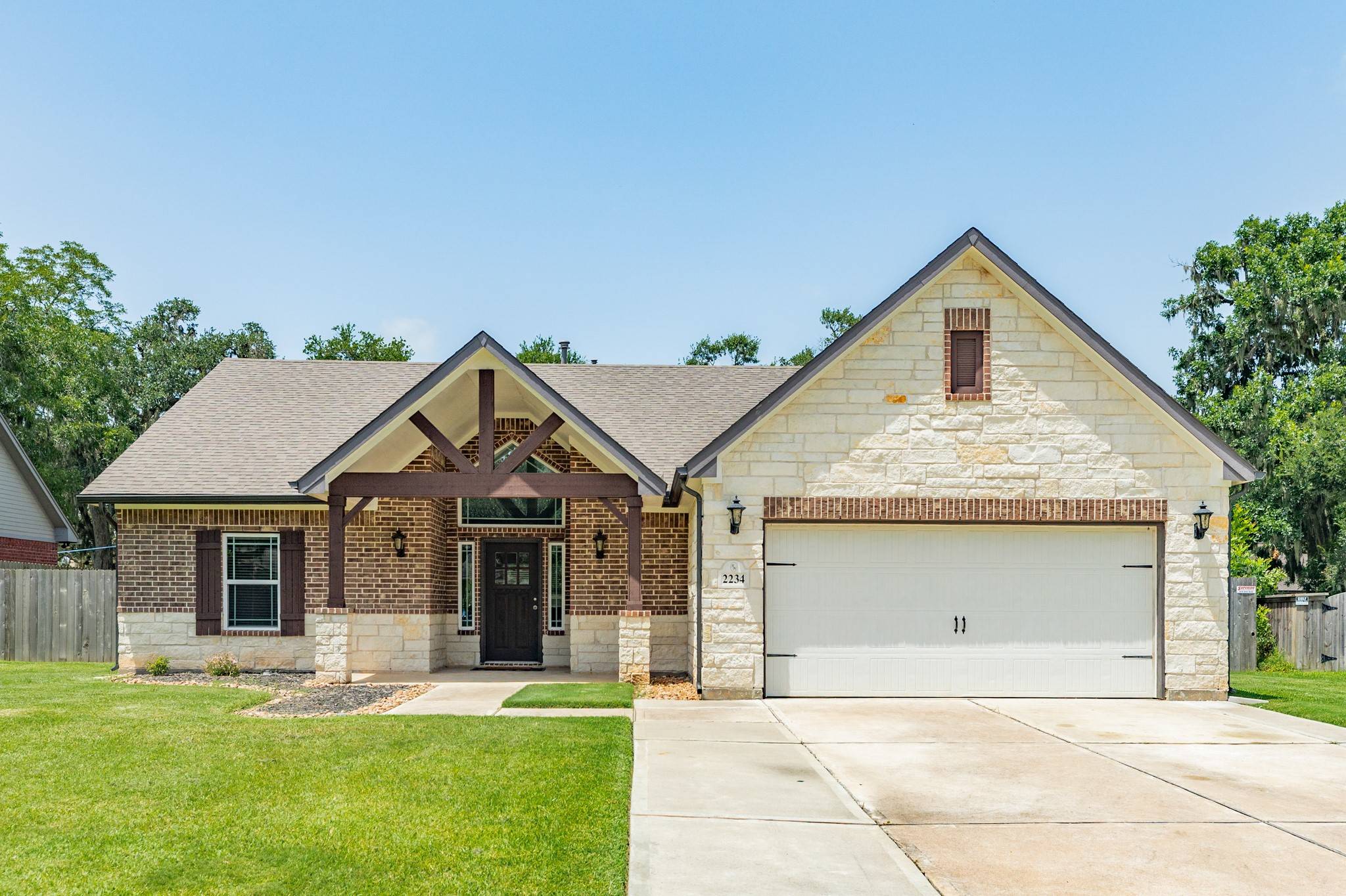 2234 Lake Forrest DR, West Columbia, TX 77486
