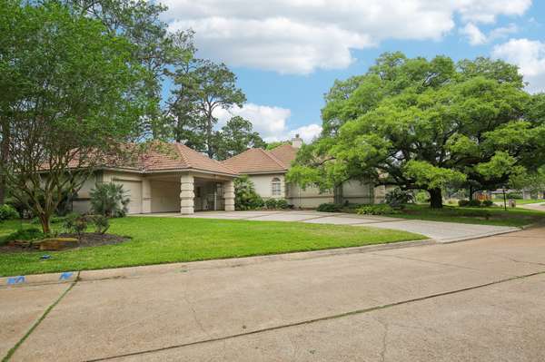 6230 Pebble Beach DR, Houston, TX 77069