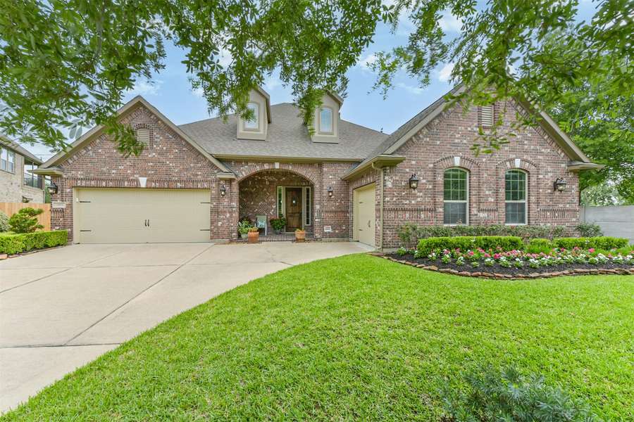 2103 Matagorda LN, Friendswood, TX 77546