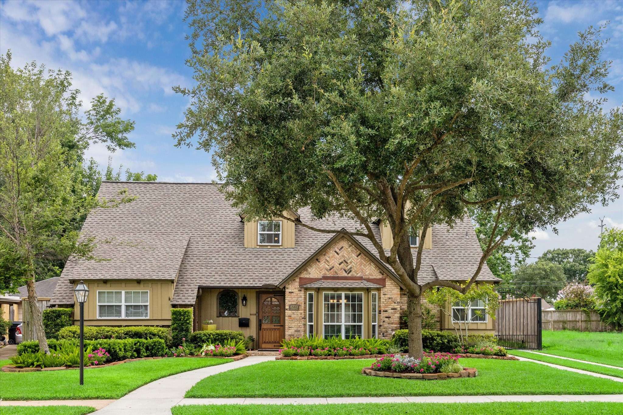 6223 Lindyann LN, Houston, TX 77008