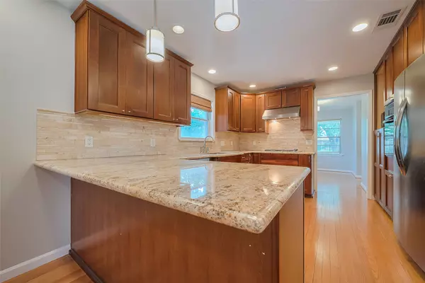 5243 Stillbrooke DR, Houston, TX 77096