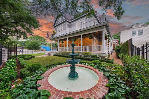 215 Bayland AVE, Houston, TX 77009