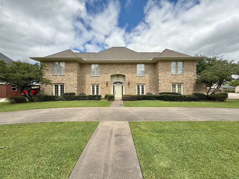 302 Buckingham DR, Port Neches, TX 77651