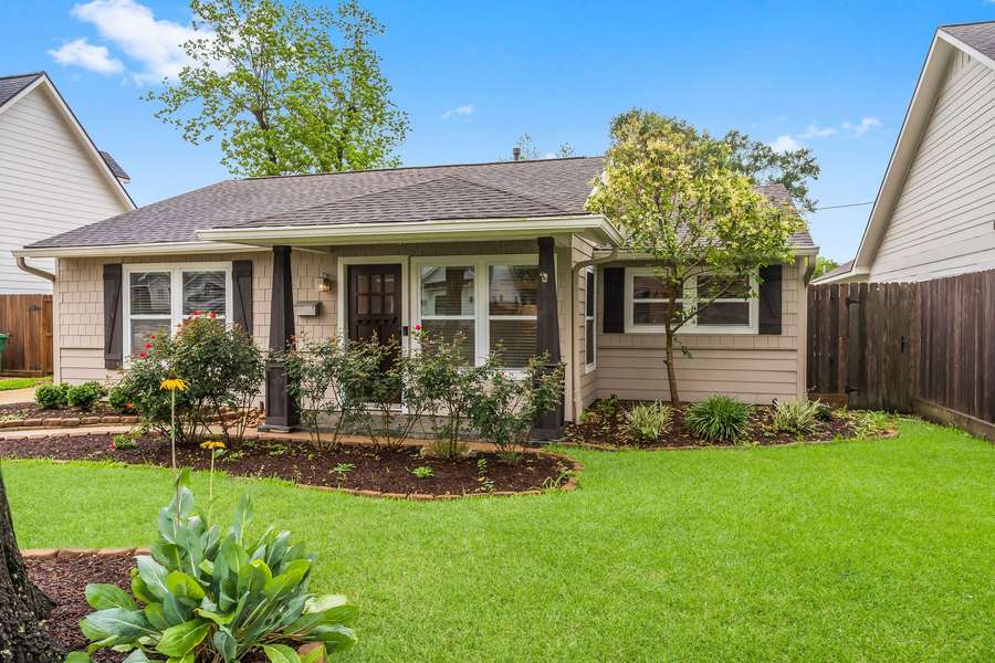 1733 Ebony LN, Houston, TX 77018