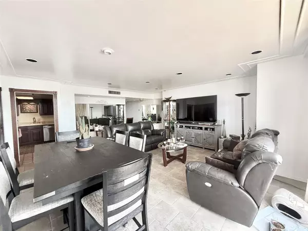 Houston, TX 77002,2016 Main ST #1704