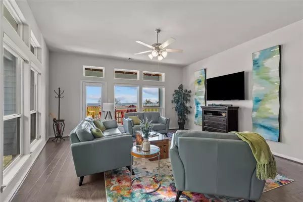 715 Bayshore DR, La Porte, TX 77571