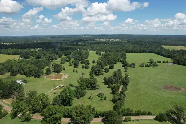 219 ACR 185, Elkhart, TX 75839