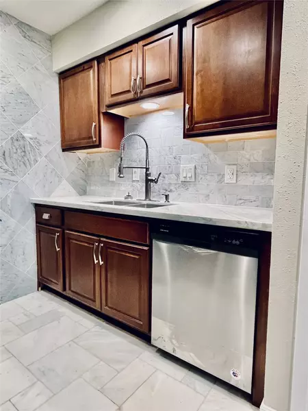 7575 Katy FWY #85, Houston, TX 77024