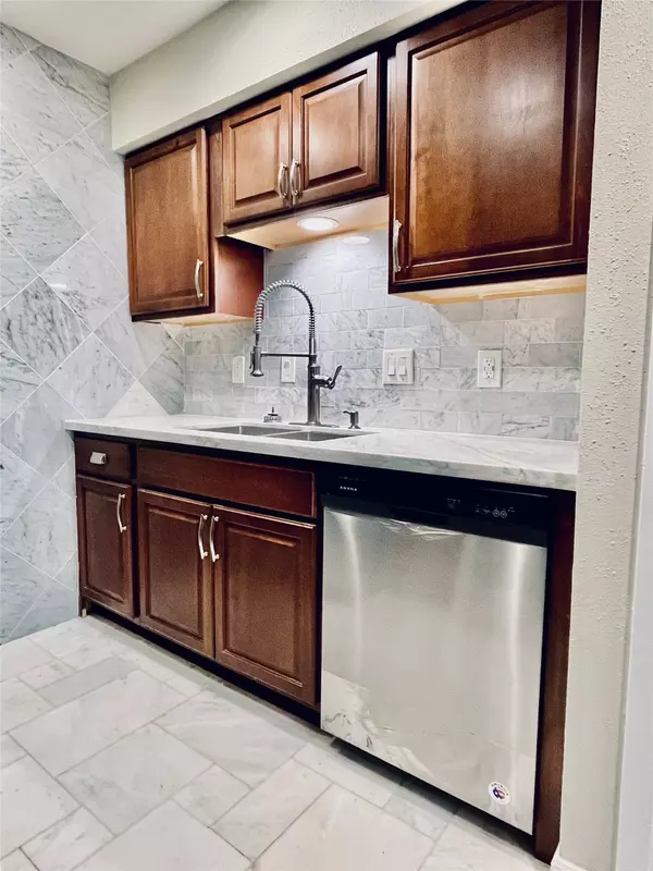 7575 Katy FWY #85, Houston, TX 77024