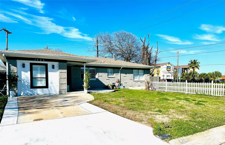 1426 Harbor View Dr DR, Galveston, TX 77550