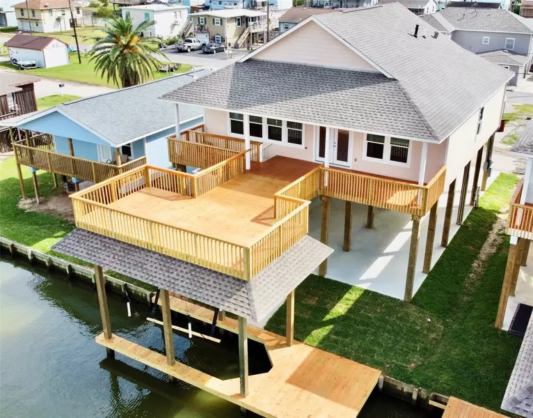 17 Edgewater ST, Hitchcock, TX 77563