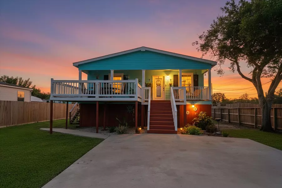 2385 Broadway ST, Dickinson, TX 77539