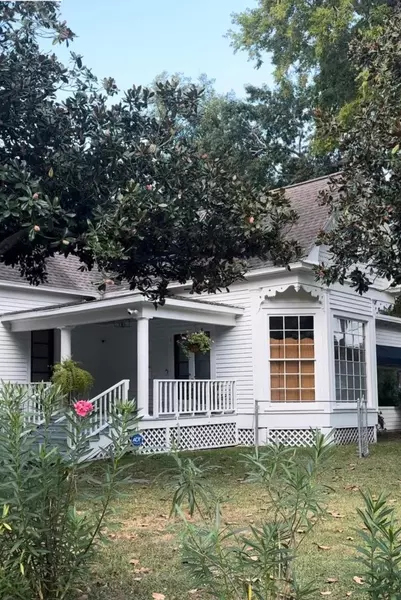 2421 Avenue G, Bay City, TX 77414