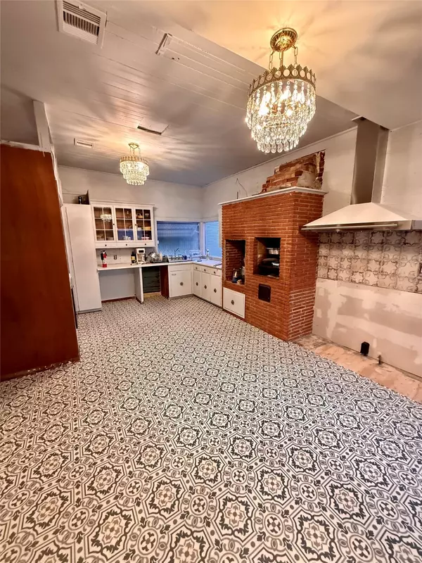 Bay City, TX 77414,2421 Avenue G