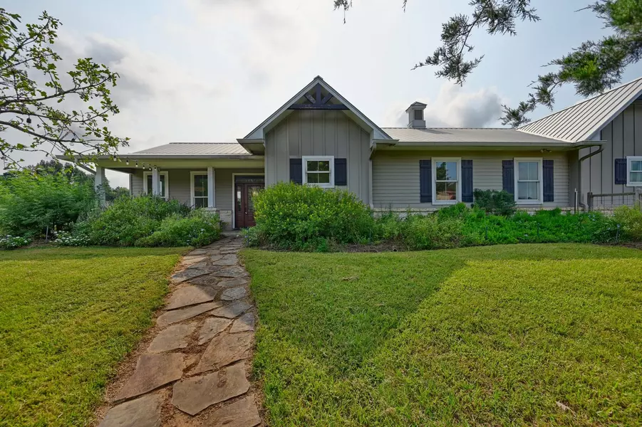 28322 Mellman RD, Hempstead, TX 77445