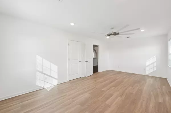 Hitchcock, TX 77563,6935 W Holiday ST