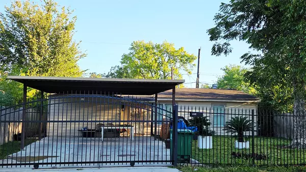 Houston, TX 77033,5231 Lyndhurst DR