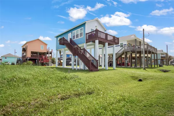 910 Meynig DR, Crystal Beach, TX 77650