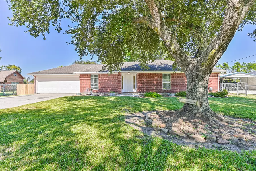 6417 Scott LN, Pearland, TX 77581