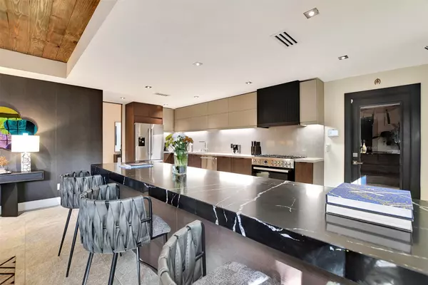 5454 John Dreaper DR, Houston, TX 77056