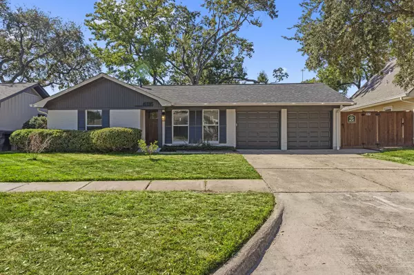 4135 Hill Oak DR, Houston, TX 77092