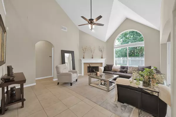 The Woodlands, TX 77382,2 Colewood CT