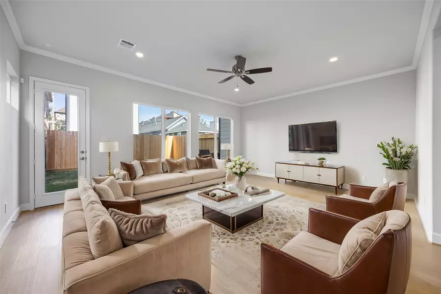 1110 Dart ST, Houston, TX 77007