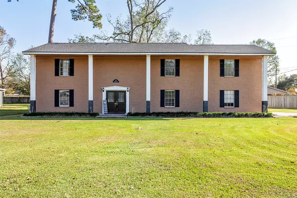 11 Finwick DR, Orange, TX 77632