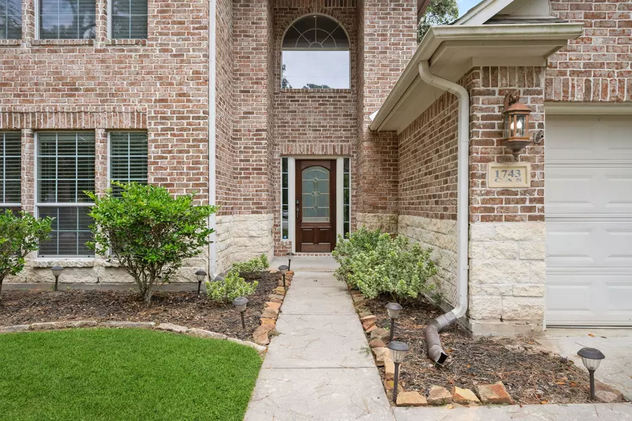 1743 Hill Top LN, Kingwood, TX 77339