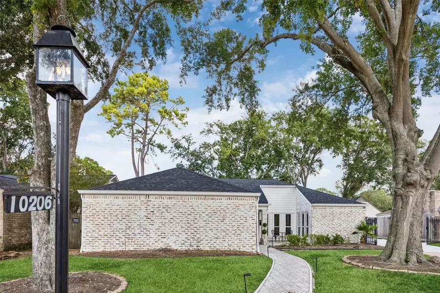 10206 Burgoyne RD, Houston, TX 77042