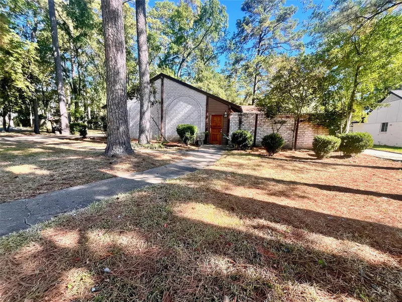 1914 Indian Shores RD, Crosby, TX 77532