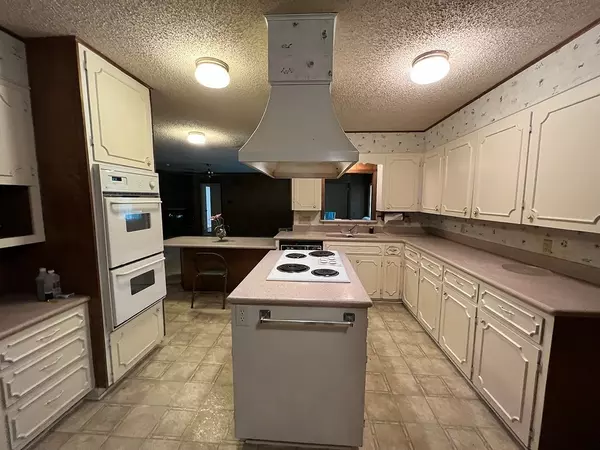 La Grange, TX 78945,950 N Monroe ST