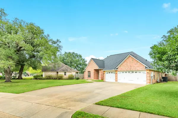 Angleton, TX 77515,900 Enchanted Oaks DR