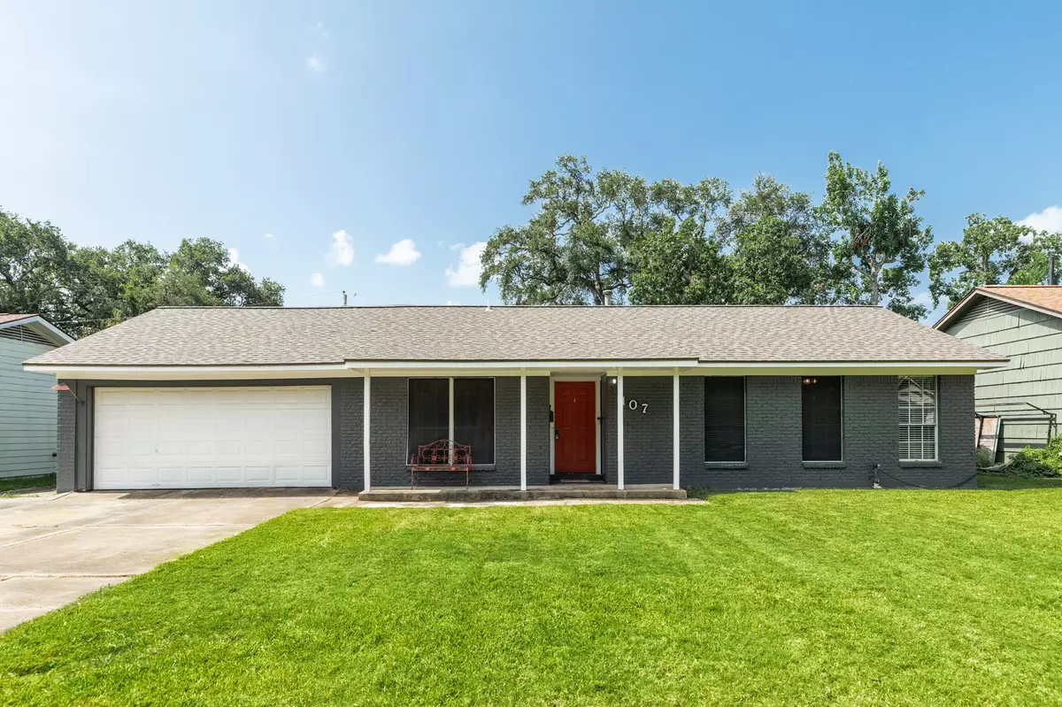 Lake Jackson, TX 77566,107 Sage ST