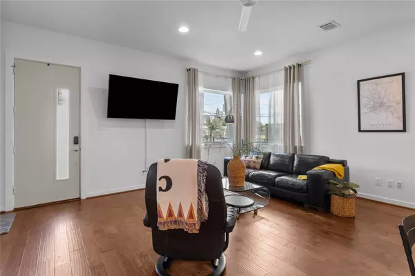 Houston, TX 77009,713 James ST