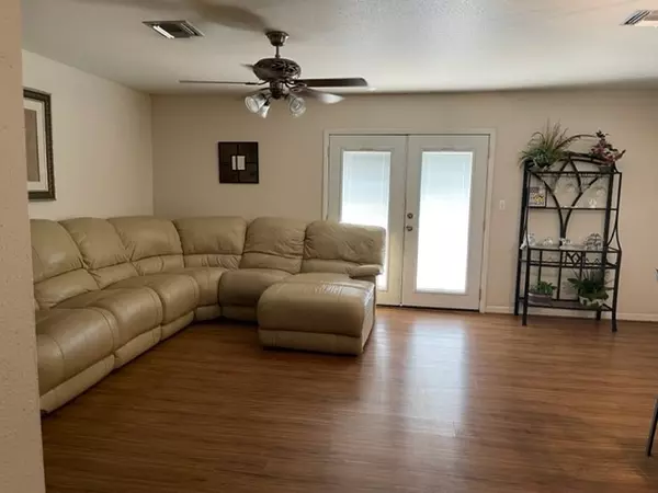 El Campo, TX 77437,1307 Heights ST