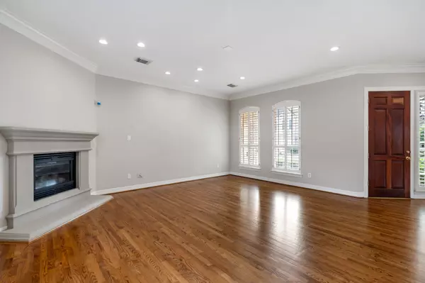 Houston, TX 77057,5794 Doliver DR