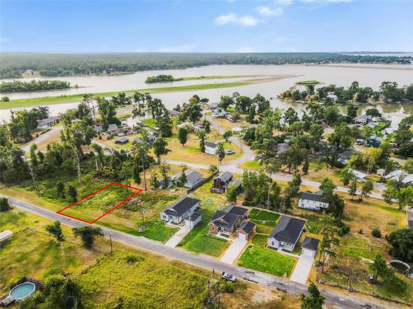 250 Red Bud LN,  Onalaska,  TX 77360
