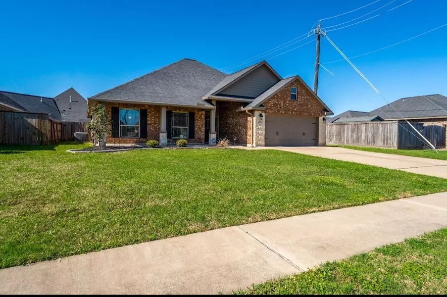 114 Cinnamon Ln LN, Lake Jackson, TX 77566