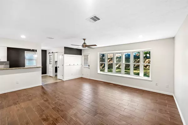 Houston, TX 77062,2018 Westlake RD