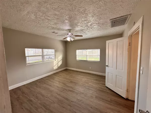 La Porte, TX 77571,104 S 7th ST