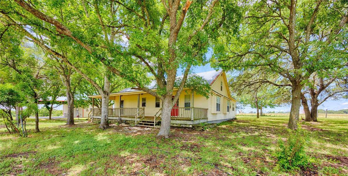3814 Maeker RD, Flatonia, TX 78941