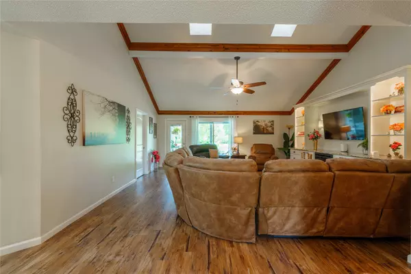 Lake Jackson, TX 77566,111 Otter TRL