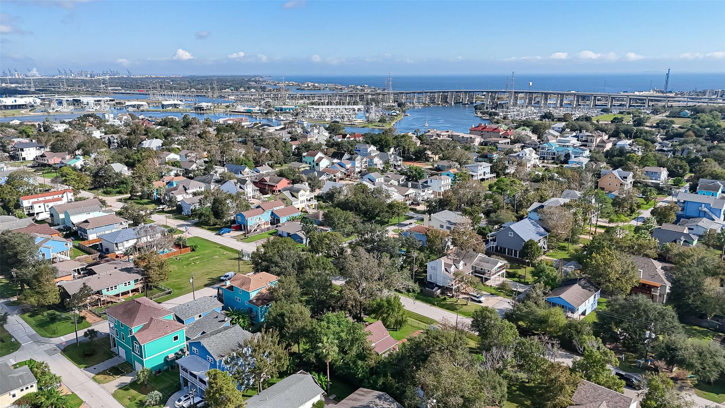 614 Clear Lake RD, Kemah, TX 77565